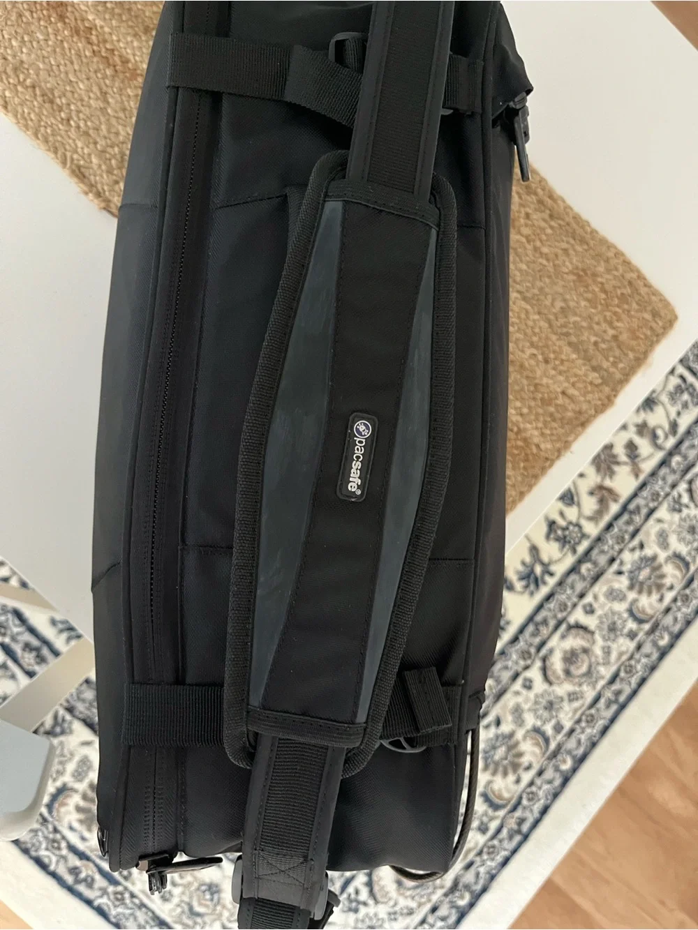 NWT - Pacsafe Metrosafe 400 Anti-Theft Convertible Carry-on Travel Bag (black)